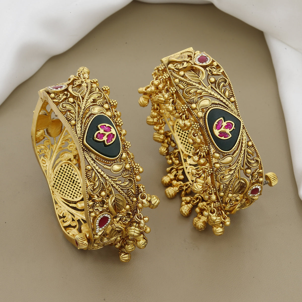 Heritage Ruby Extured Ball-Work Patla Set
