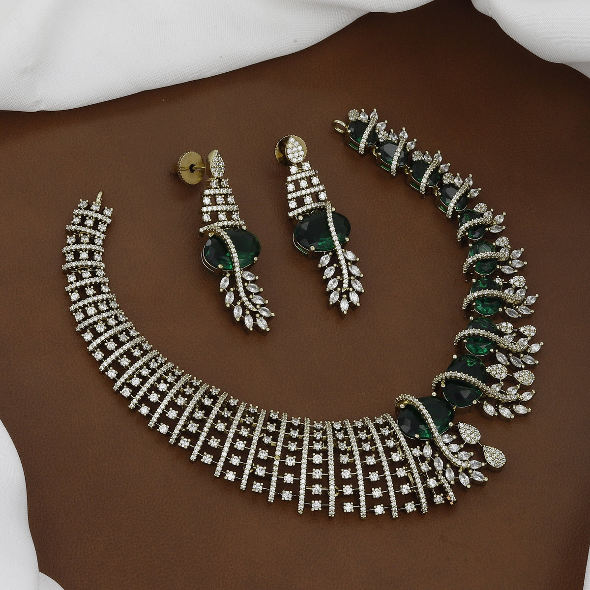 Mehndi Polished Luxury Emerald American Diamond Necklace Set