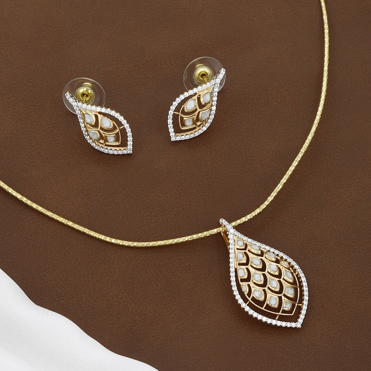 Elegant Gold Leaf Motif Pendant & Earrings Set with Diamond Accents