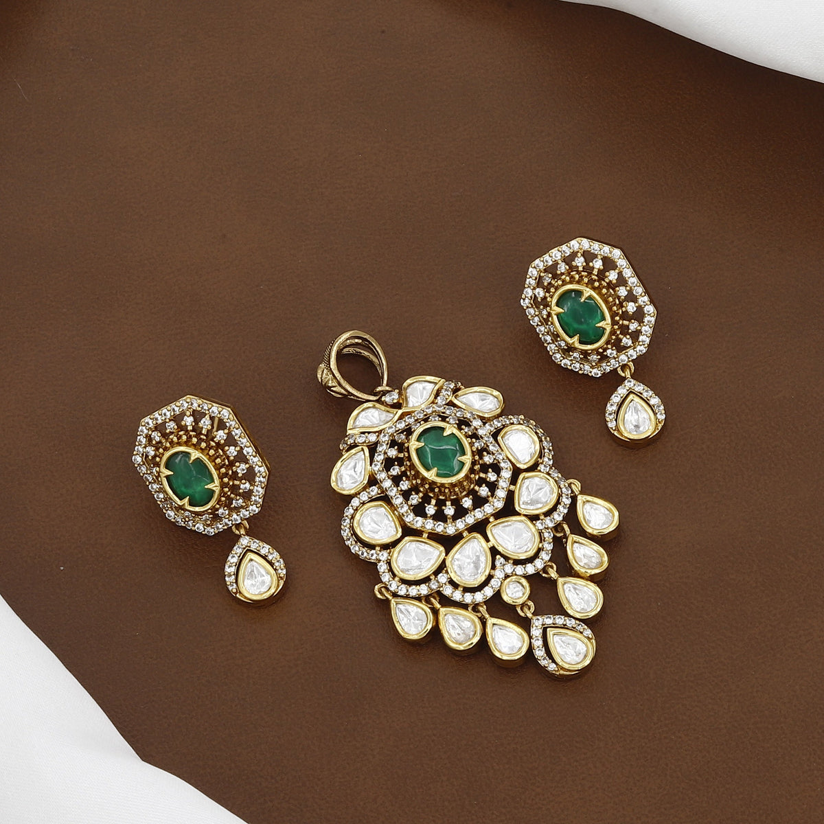 Victorian Polished Kundan Pendent Butti Set With Colors
