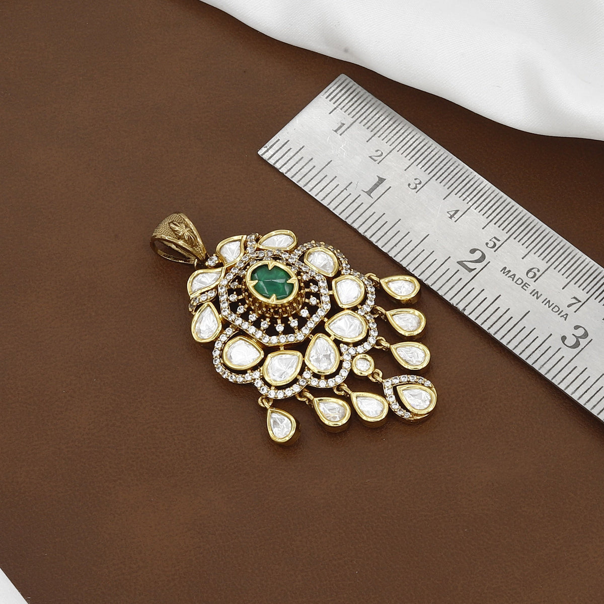 Victorian Polished Kundan Pendent Butti Set With Colors