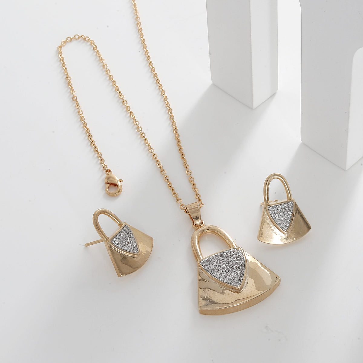Rose Polished Lock Design Pendent Set
