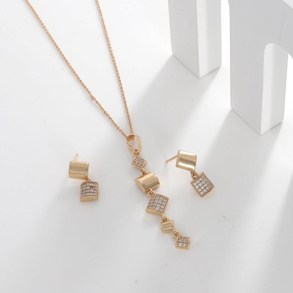 Polished Long Slim Pendent Butti